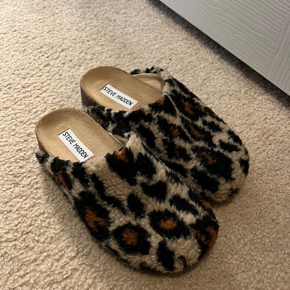 Steve Madden Sherpa slides